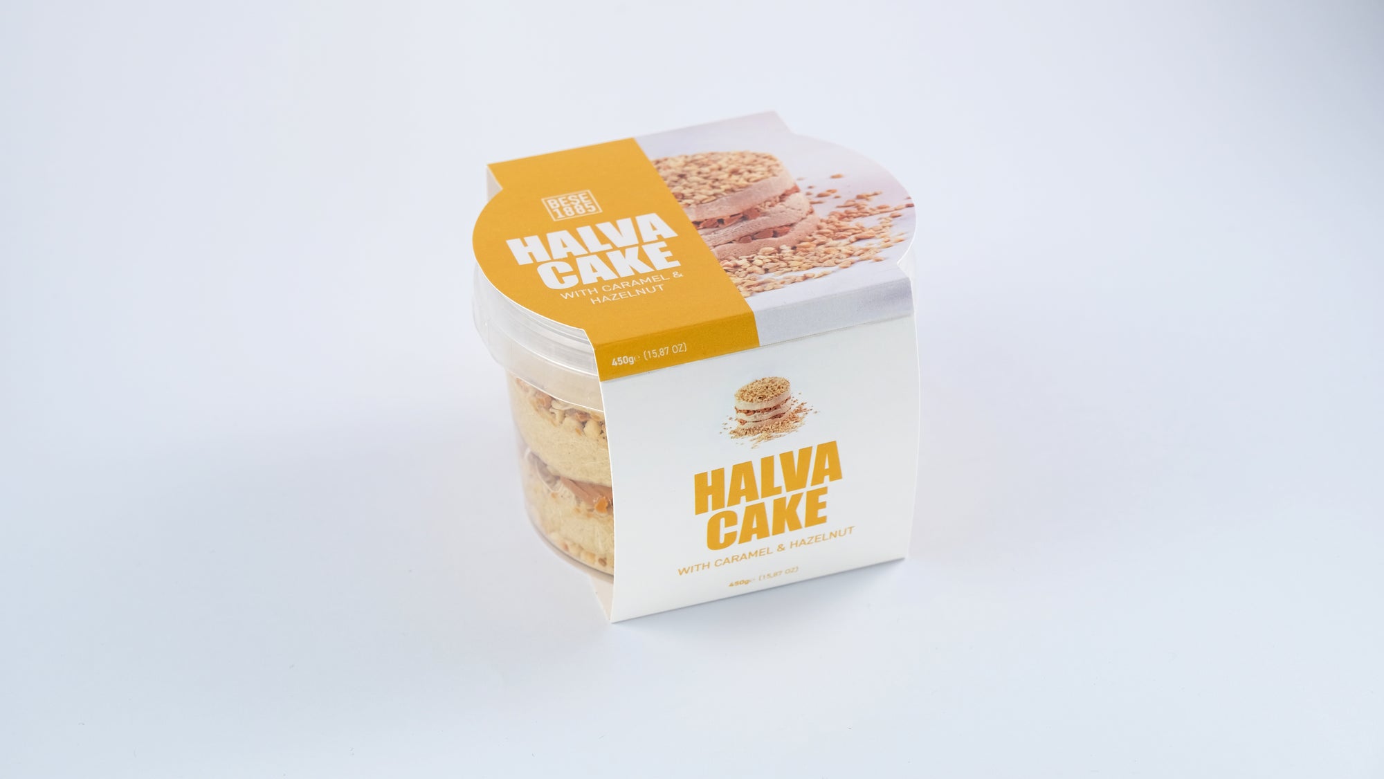 Front view of Premium Halva Cake – Caramel & Hazelnut – 450g in retail packaging
Vooraanzicht van Premium Halva Cake – Karamel & Hazelnoot – 450g in winkeletalage
Vorderansicht des Premium Halva-Kuchens – Karamell & Haselnuss – 450g in Verkaufsverpackung