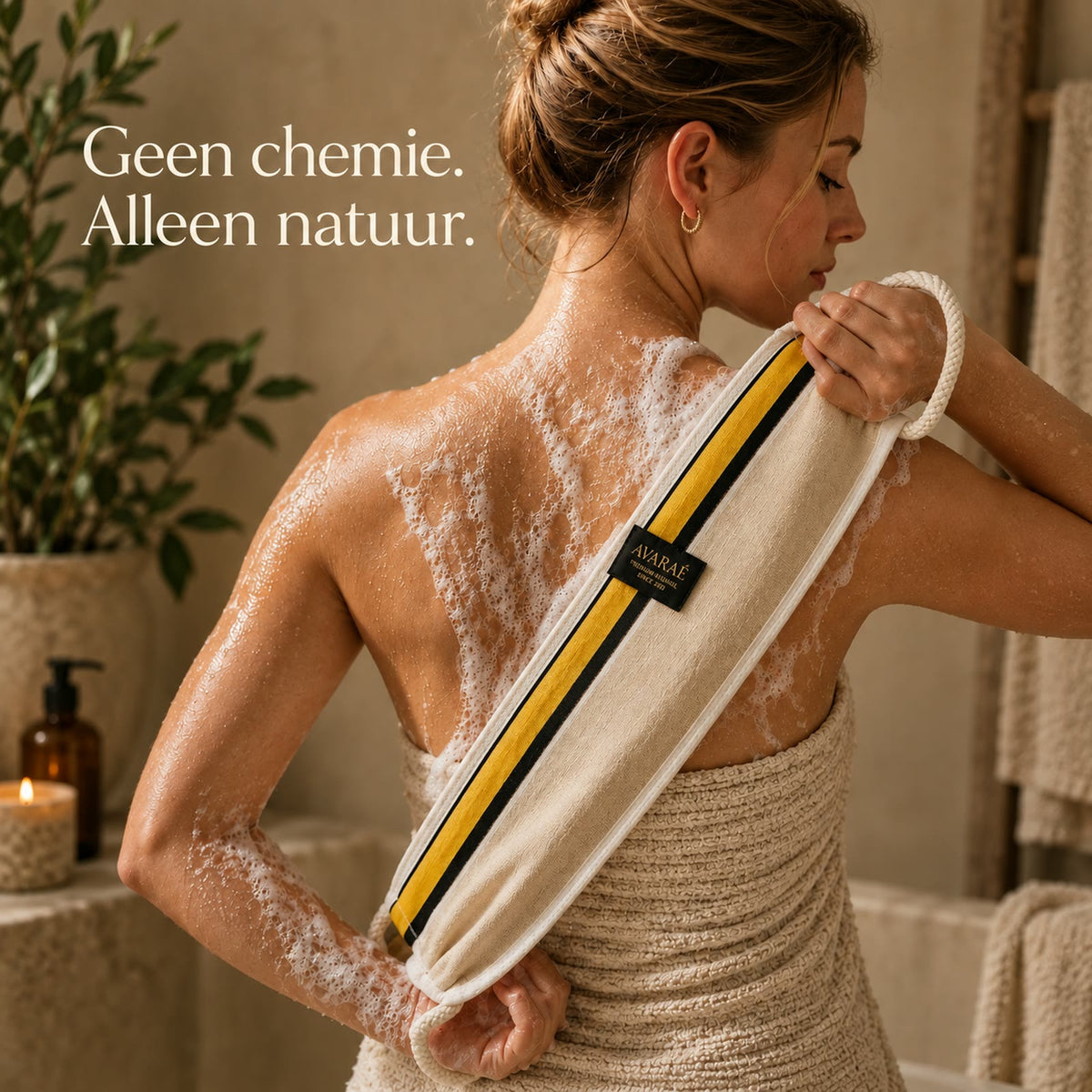 De Avaraé rugscrubber in gebruik onder de douche