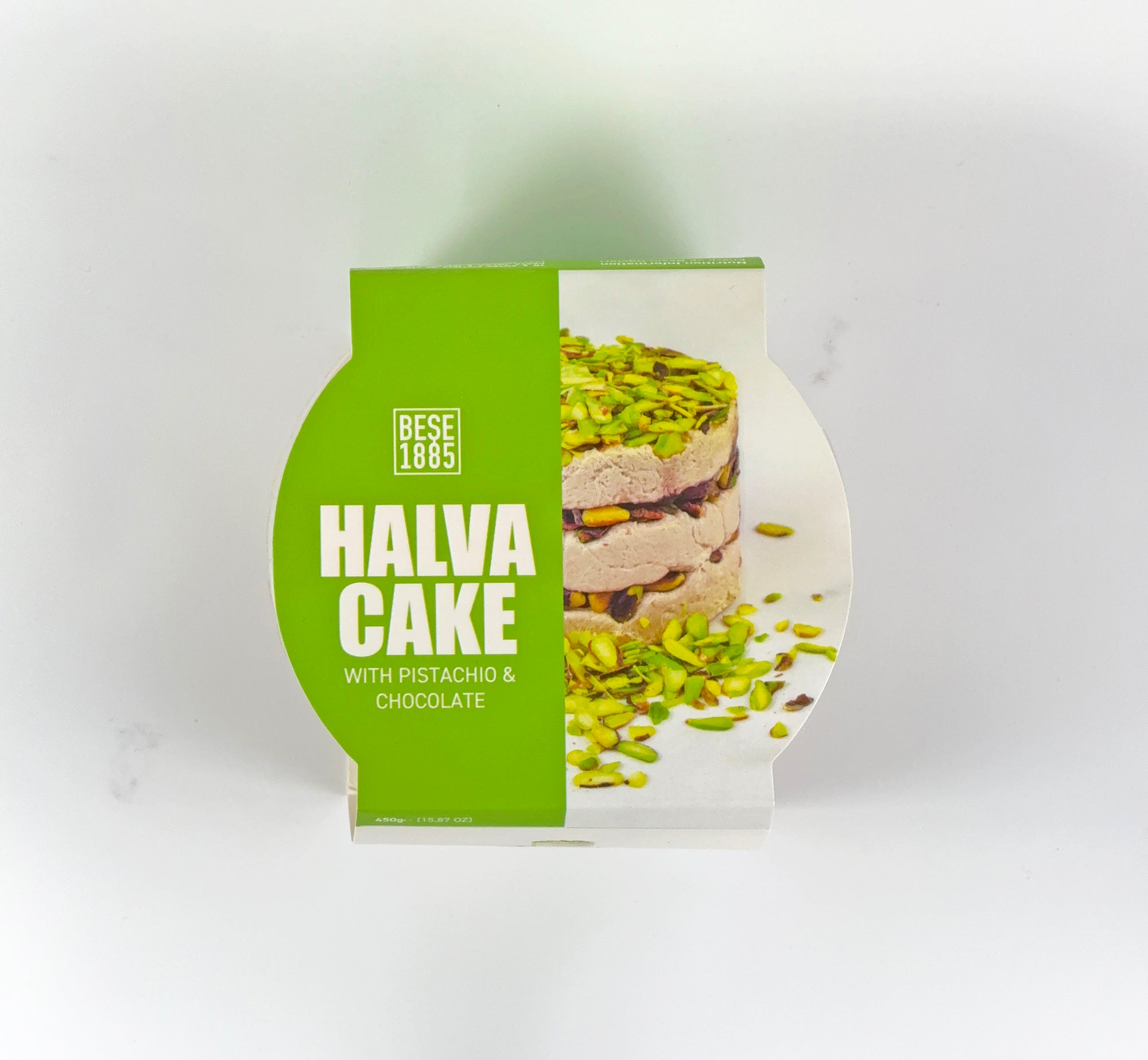 Close-up on branded Halva Cake lid with pistachio and chocolate visual
Close-up van Halva Cake deksel met pistache en chocolade afbeelding
Nahaufnahme des Halva-Kuchendeckels mit Pistazien- und Schokoladenmotiv