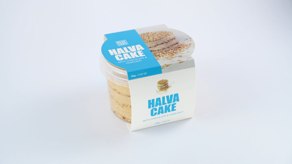 Premium Halva Cake – Hazelnut & Chocolate – 450g angled front view in branded packaging

Schuin vooraanzicht van Premium Halva Cake – Hazelnoot & Chocolade – 450g in merkverpakking

Schräge Vorderansicht des Premium Halva-Kuchens – Haselnuss & Schokolade – 450g in Markenverpackung
