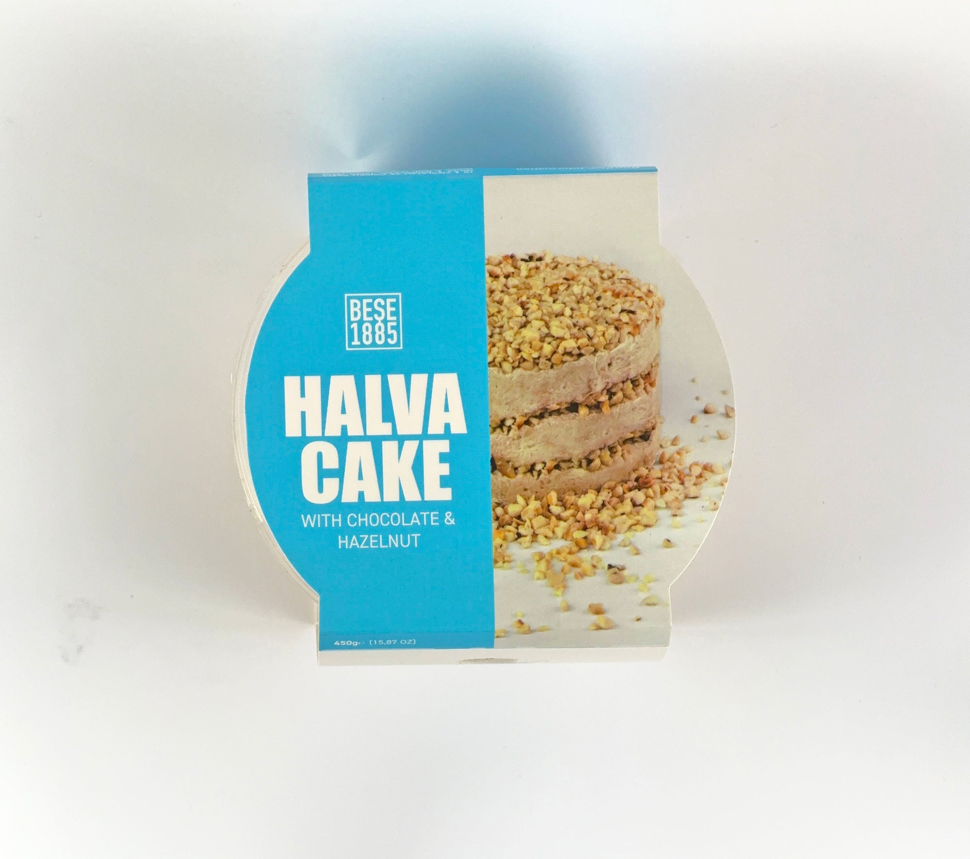 Close-up of Premium Halva Cake label with chocolate and hazelnut details

Close-up van het Premium Halva Cake etiket met chocolade- en hazelnootdetails

Nahaufnahme des Etiketts des Premium Halva-Kuchens mit Schokoladen- und Haselnussdetails