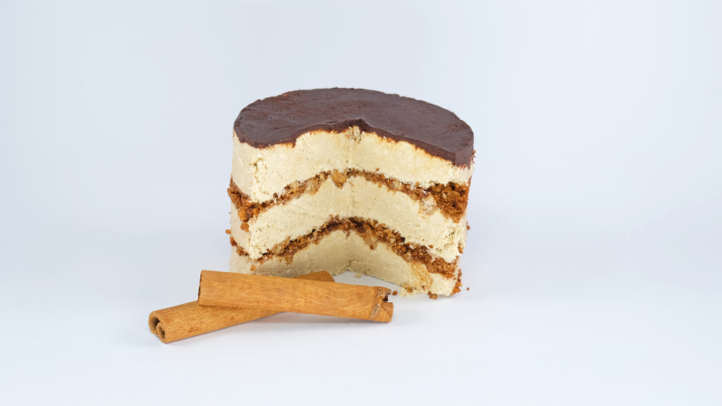 Sliced view of Premium Halva Cake – Cinnamon & Bitter Almond – 450g with visible layers and cinnamon sticks

Gesneden Premium Halva Cake – Kaneel & Bittere Amandel – 450g met zichtbare lagen en kaneelstokjes

Geschnittene Ansicht des Premium Halva-Kuchens – Zimt & Bittermandel – 450g mit sichtbaren Schichten und Zimtstangen